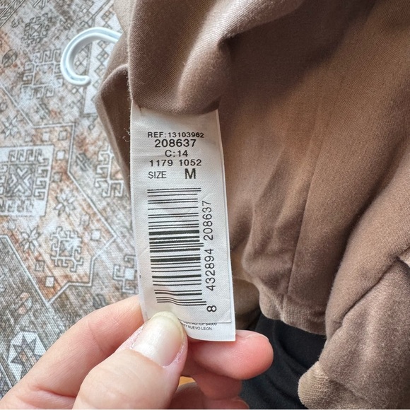 Vintage Women's Tan Velvet Jacket with Bow Details and Ruffle Back. - Picture 11 of 12